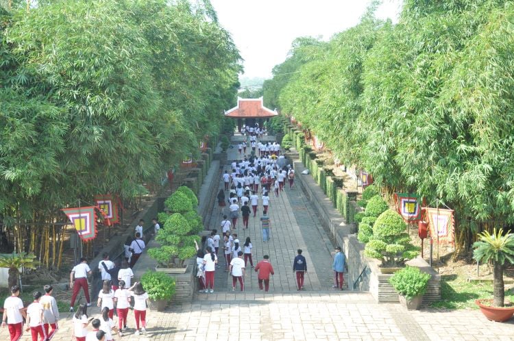 5-khu-di-tich-lich-su-den-hung