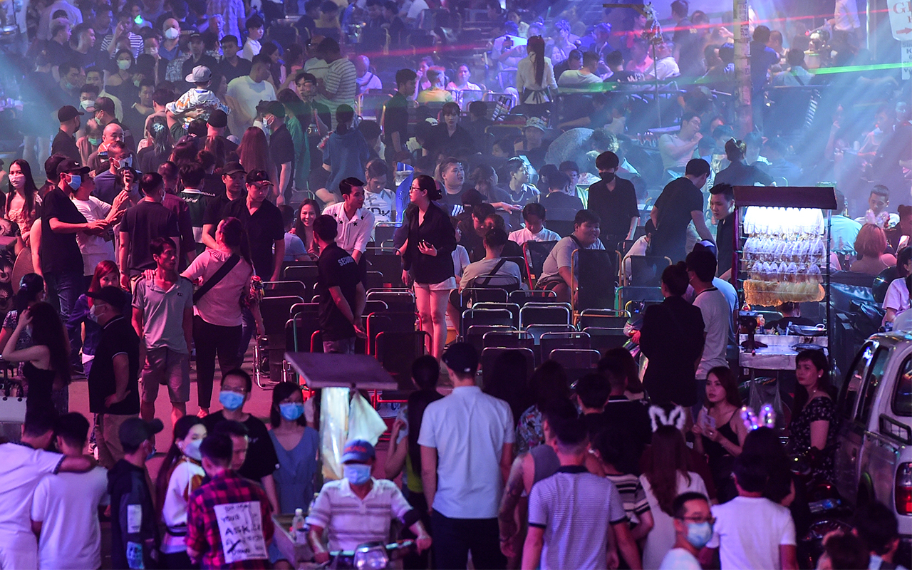 Phố Tây Bùi Viện. Ảnh: Thanh Tùng BV1-6522-1684985935.jpg