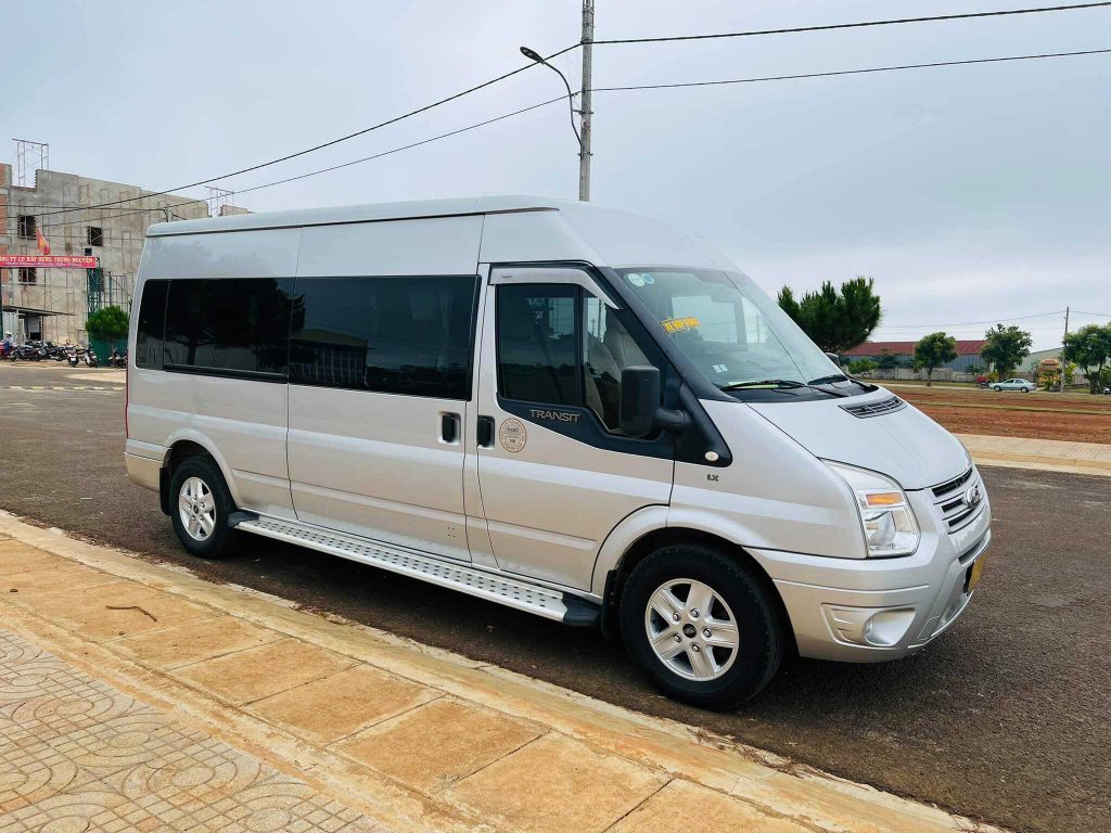 thuê xe ford transit đi mũi né